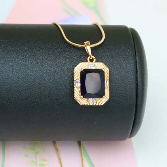 "Royal Blue Gold Plated Pendant with Vintage Inspired Frame Design, XPPT1784 - Picture 6 of 13